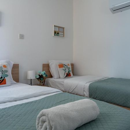 Andrea 3-Bedroom Apt In Mackenzie Larnaca Esterno foto