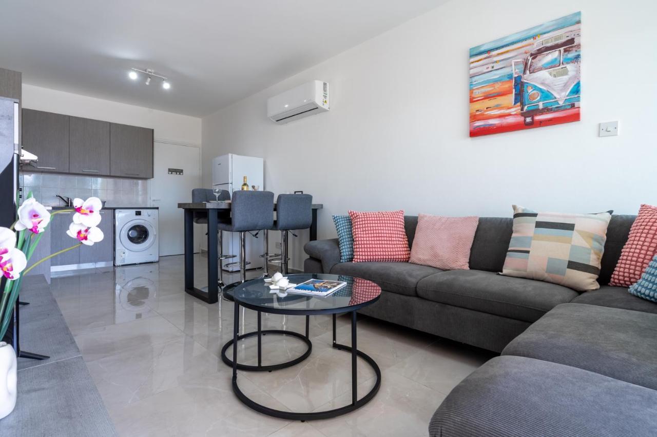 Andrea 3-Bedroom Apt In Mackenzie Larnaca Esterno foto
