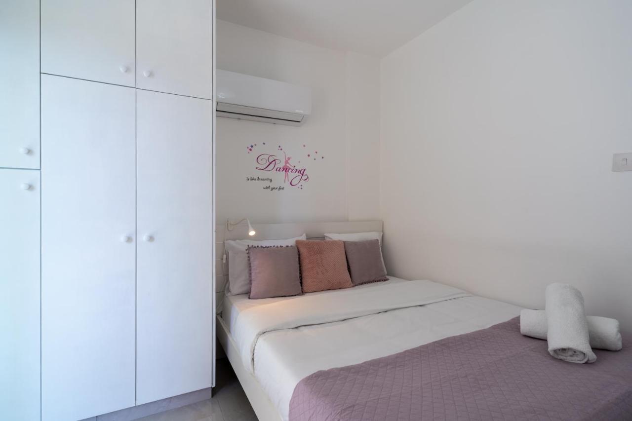Andrea 3-Bedroom Apt In Mackenzie Larnaca Esterno foto