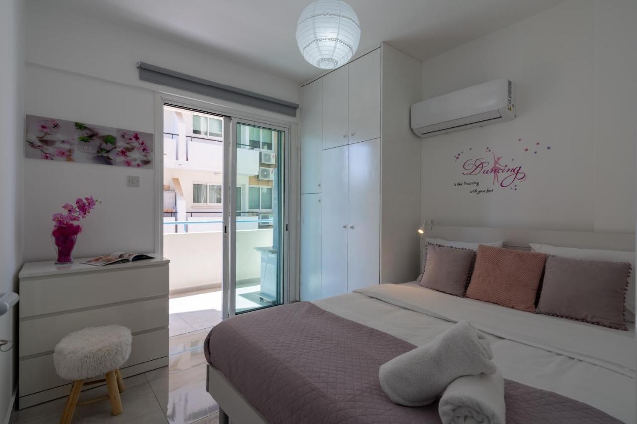 Andrea 3-Bedroom Apt In Mackenzie Larnaca Esterno foto