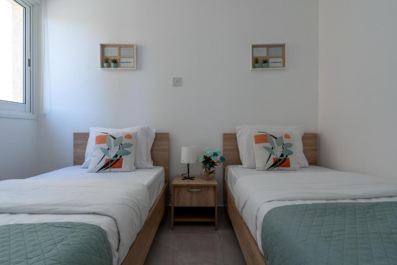 Andrea 3-Bedroom Apt In Mackenzie Larnaca Esterno foto