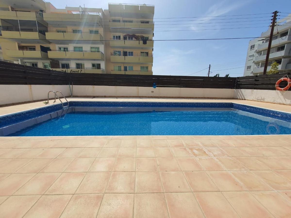 Andrea 3-Bedroom Apt In Mackenzie Larnaca Esterno foto